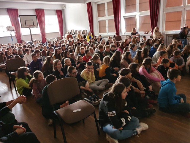  Relikwie bł. Karola w SP1 w Nidzicy 
