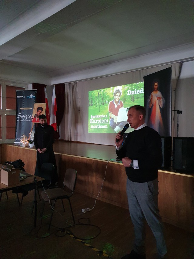 Relikwie bł. Karola - spotkania z uczniami SP1 w Nidzicy