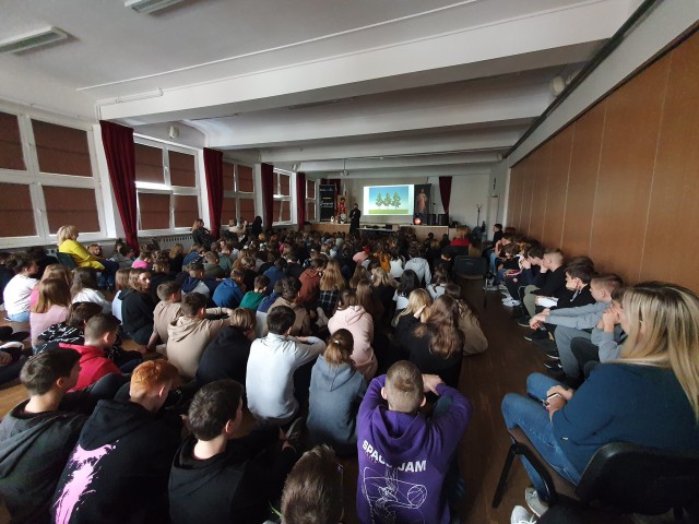  Relikwie bł. Karola w SP1 w Nidzicy 