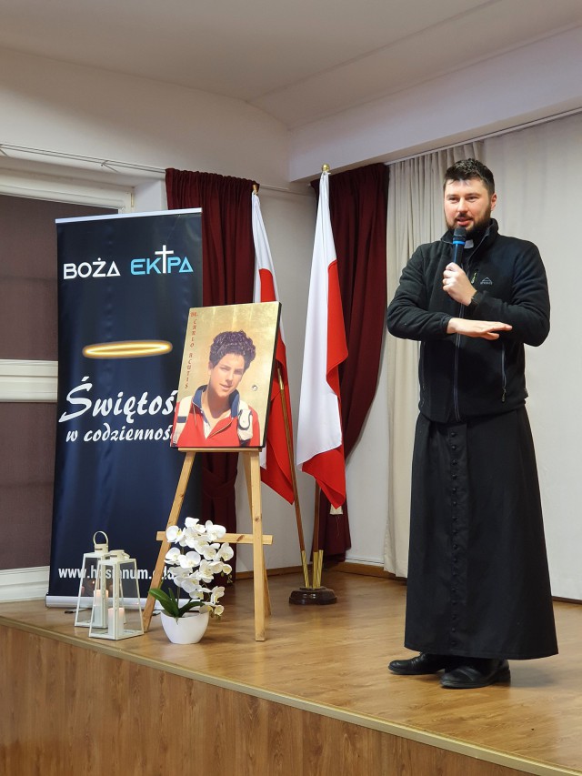  Relikwie bł. Karola w SP1 w Nidzicy 