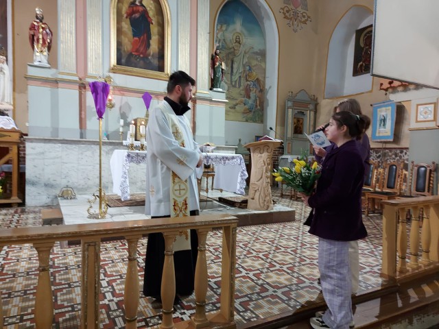  Relikwie bł. Karola - spotkania z uczniami SP1 w Nidzicy 