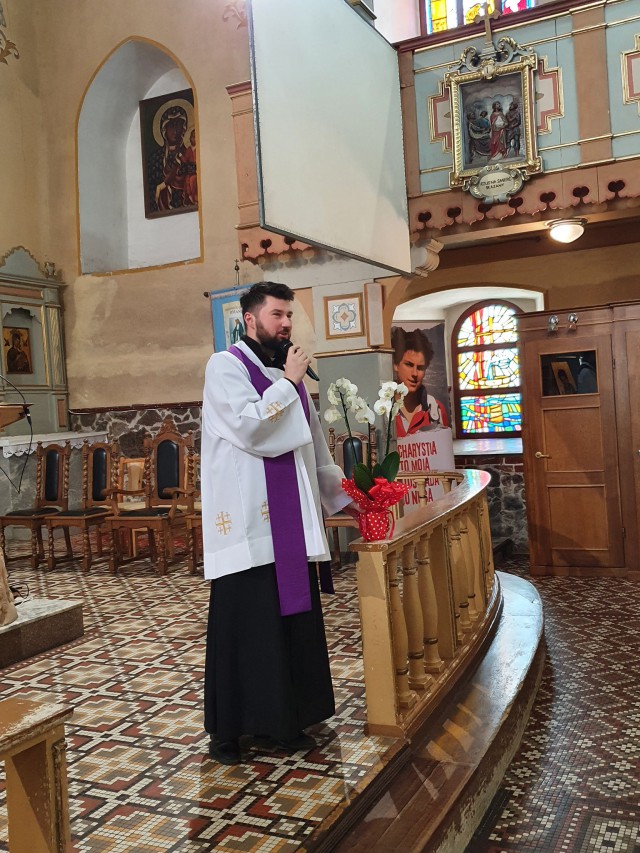  Relikwie bł. Karola - spotkania z uczniami SP1 w Nidzicy 
