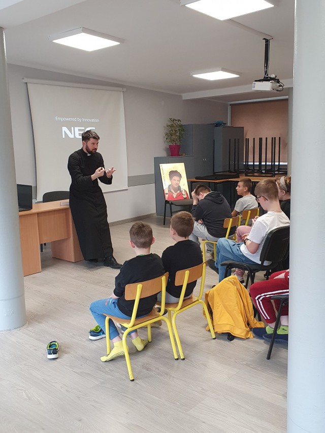 Relikwie bł. Karola - spotkanie z uczniami SOSW w Nidzicy