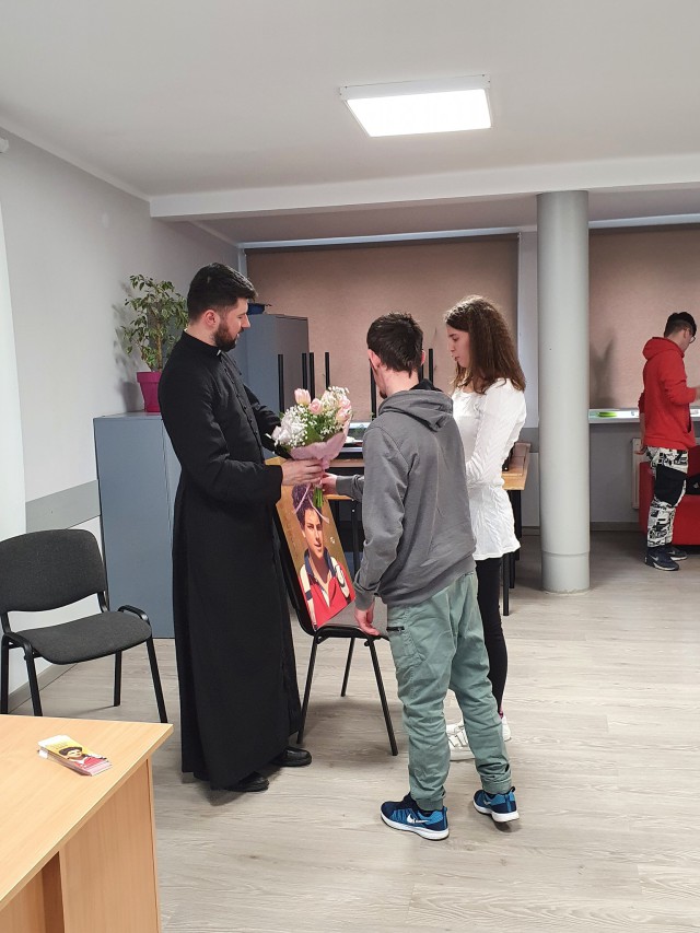  Relikwie bł. Karola - spotkanie z uczniami SOSW w Nidzicy 