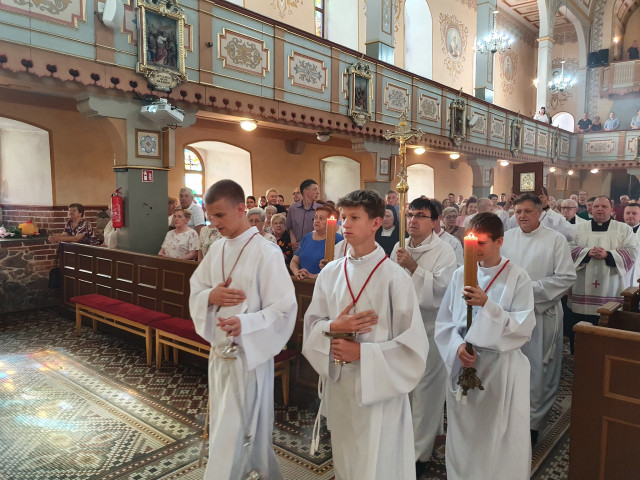  Liturgiczne objęcie Parafii przez nowego Proboszcza ks. Piotra Srogę 