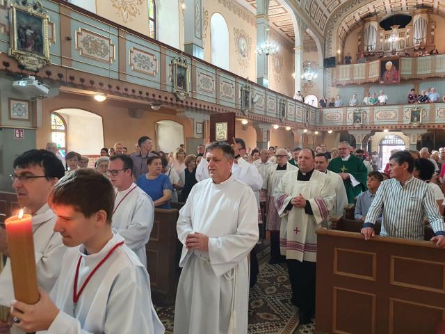 Liturgiczne objęcie Parafii przez nowego Proboszcza ks. Piotra Srogę 