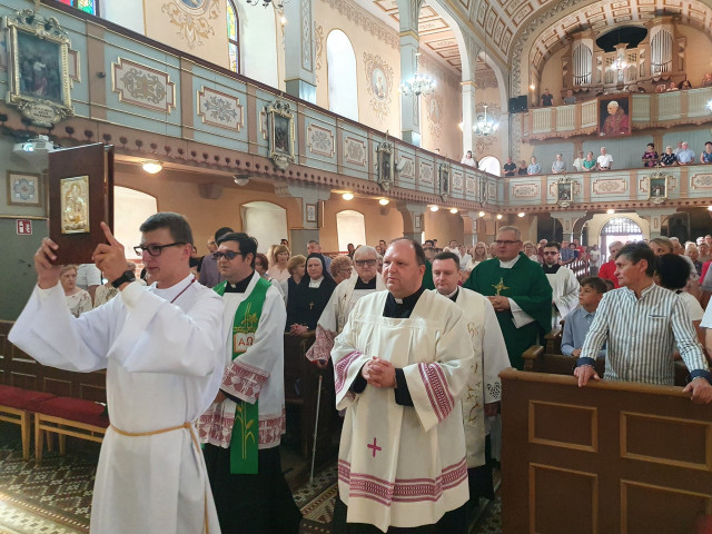  Liturgiczne objęcie Parafii przez nowego Proboszcza ks. Piotra Srogę 