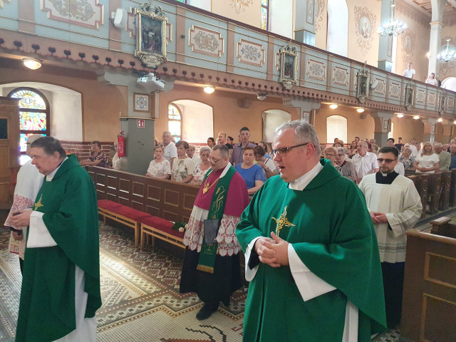  Liturgiczne objęcie Parafii przez nowego Proboszcza ks. Piotra Srogę 