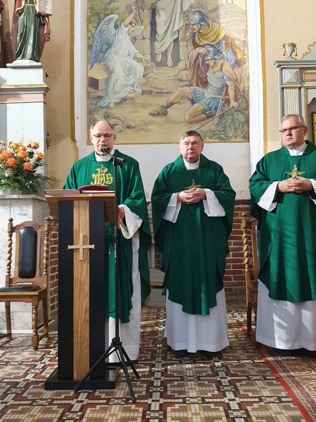 Liturgiczne objęcie Parafii przez nowego Proboszcza ks. Piotra Srogę 
