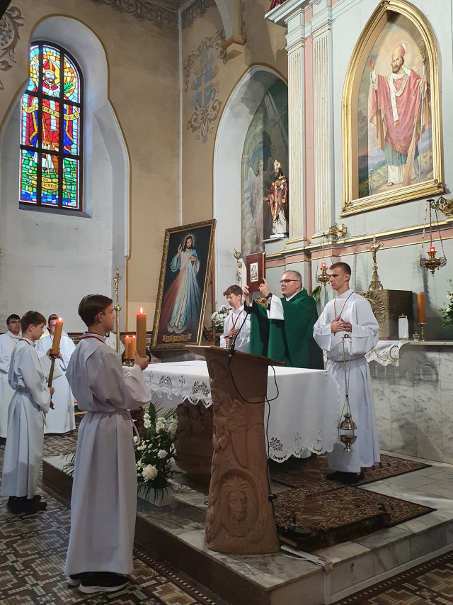  Liturgiczne objęcie Parafii przez nowego Proboszcza ks. Piotra Srogę 