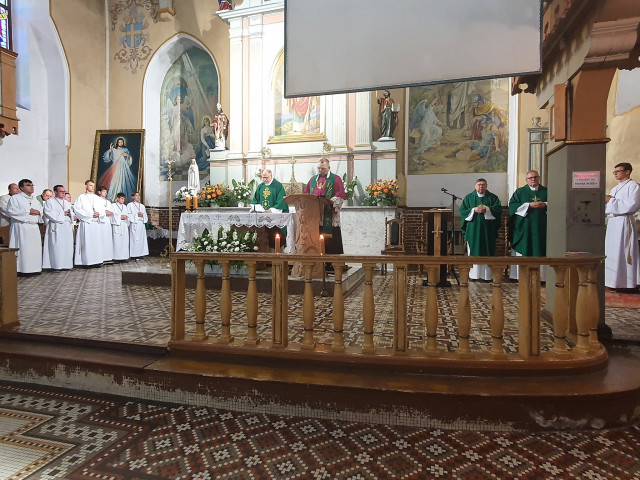  Liturgiczne objęcie Parafii przez nowego Proboszcza ks. Piotra Srogę 