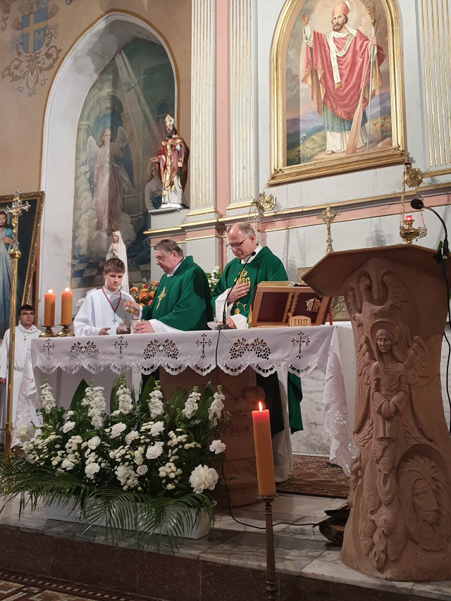  Liturgiczne objęcie Parafii przez nowego Proboszcza ks. Piotra Srogę 