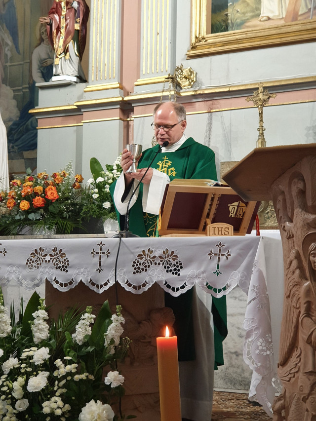  Liturgiczne objęcie Parafii przez nowego Proboszcza ks. Piotra Srogę 