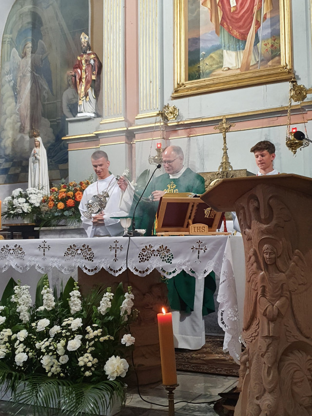  Liturgiczne objęcie Parafii przez nowego Proboszcza ks. Piotra Srogę 