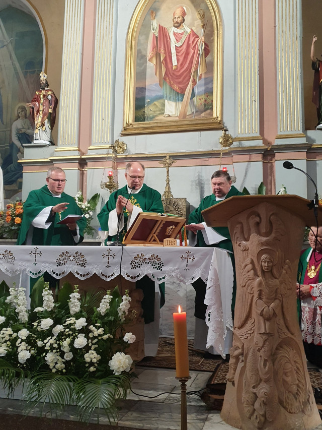  Liturgiczne objęcie Parafii przez nowego Proboszcza ks. Piotra Srogę 