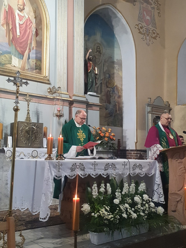  Liturgiczne objęcie Parafii przez nowego Proboszcza ks. Piotra Srogę 