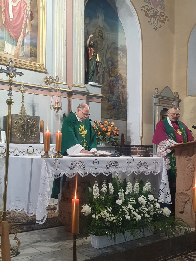  Liturgiczne objęcie Parafii przez nowego Proboszcza ks. Piotra Srogę 