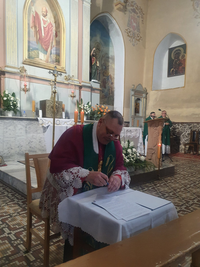  Liturgiczne objęcie Parafii przez nowego Proboszcza ks. Piotra Srogę 