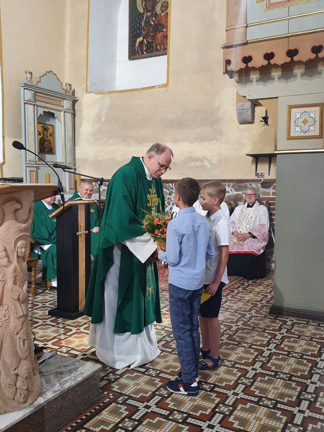  Liturgiczne objęcie Parafii przez nowego Proboszcza ks. Piotra Srogę 
