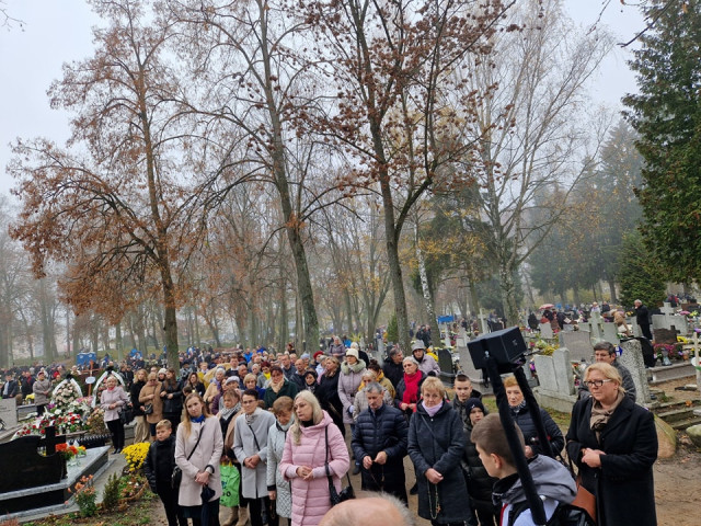  Procesja za zmarłych na nidzickim cmentarzu 