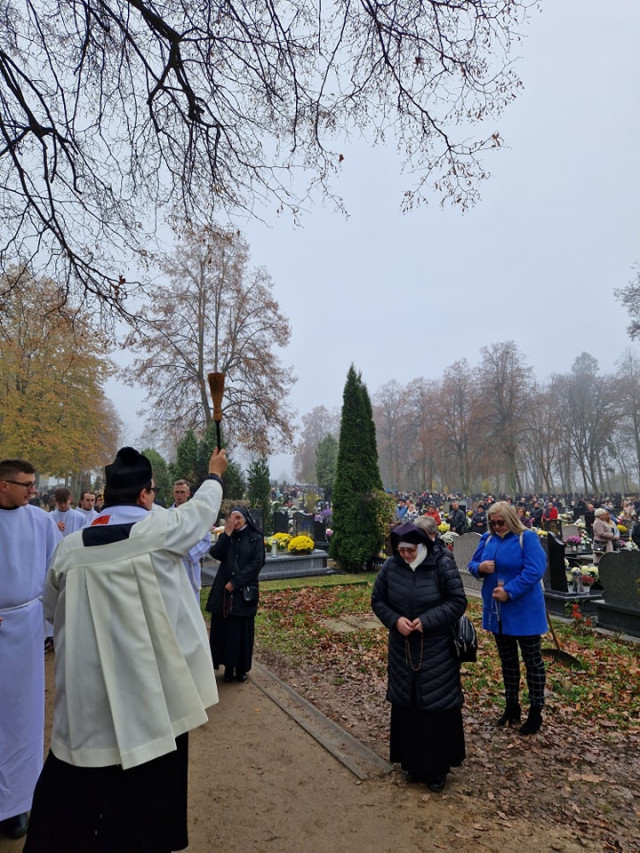  Procesja za zmarłych na nidzickim cmentarzu 
