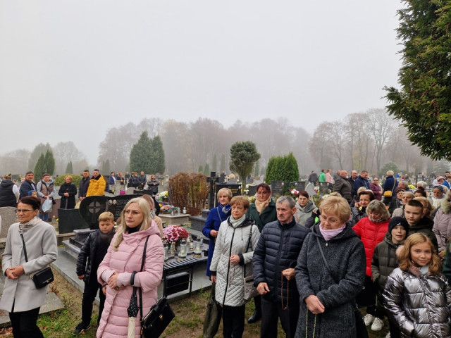  Procesja za zmarłych na nidzickim cmentarzu 