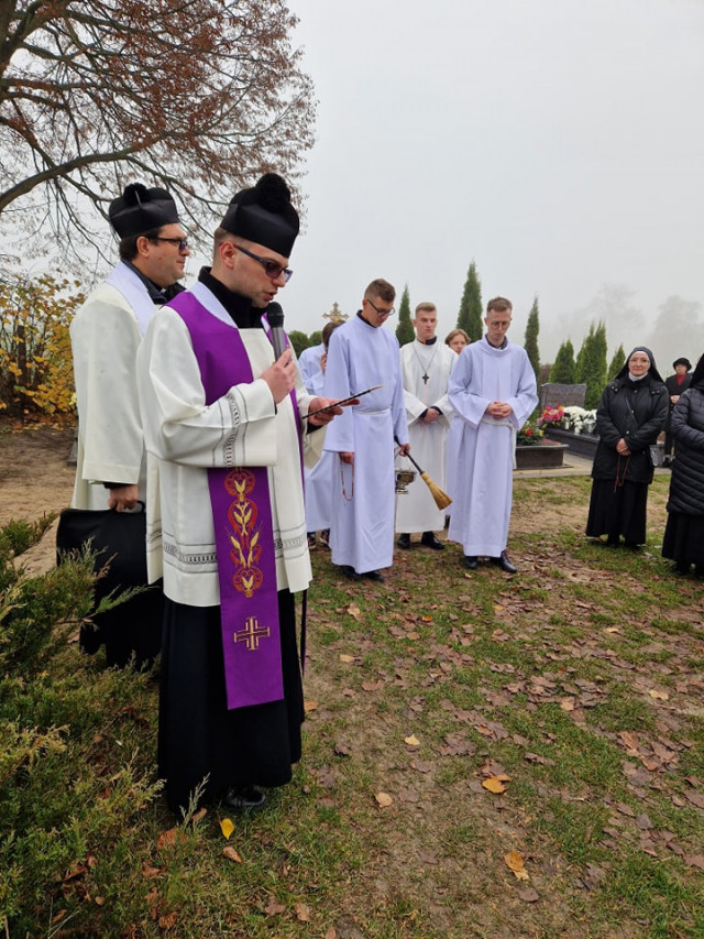  Procesja za zmarłych na nidzickim cmentarzu 