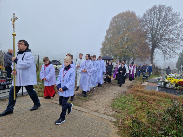 Procesja za zmarłych na nidzickim cmentarzu