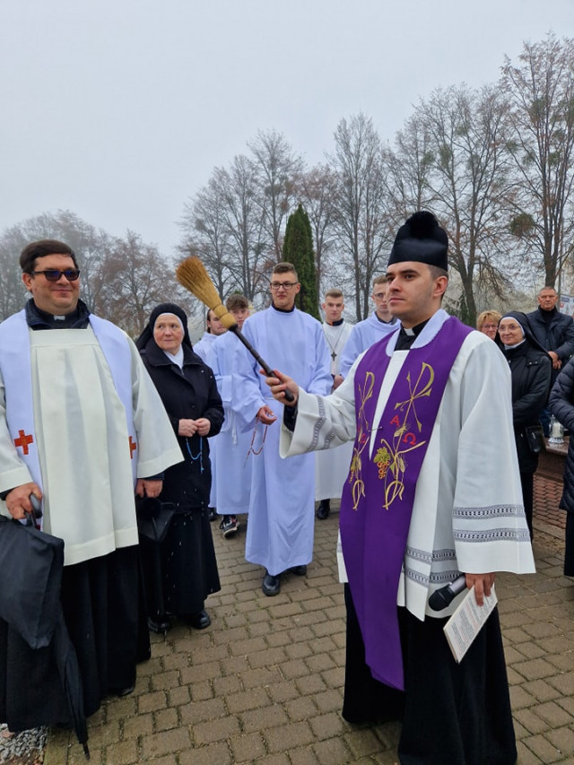  Procesja za zmarłych na nidzickim cmentarzu 