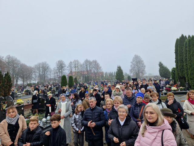  Procesja za zmarłych na nidzickim cmentarzu 
