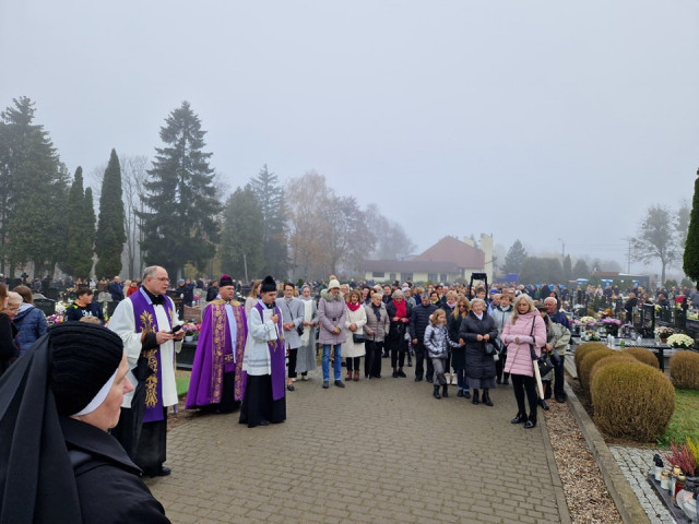  Procesja za zmarłych na nidzickim cmentarzu 