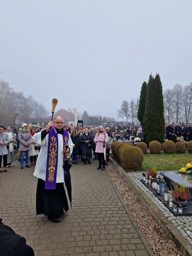  Procesja za zmarłych na nidzickim cmentarzu 