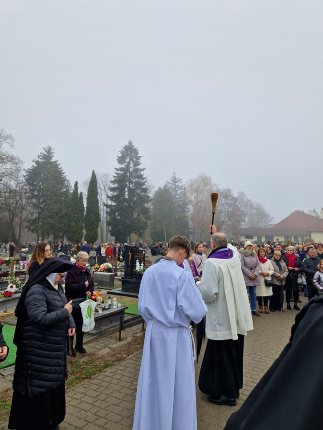  Procesja za zmarłych na nidzickim cmentarzu 