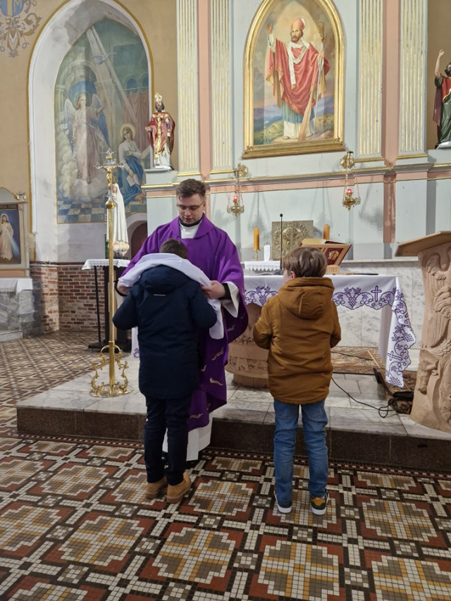  Błogosławieństwo nowych kandydatów na ministrantów 