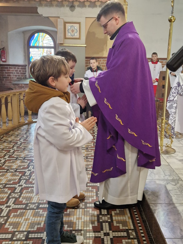  Błogosławieństwo nowych kandydatów na ministrantów 