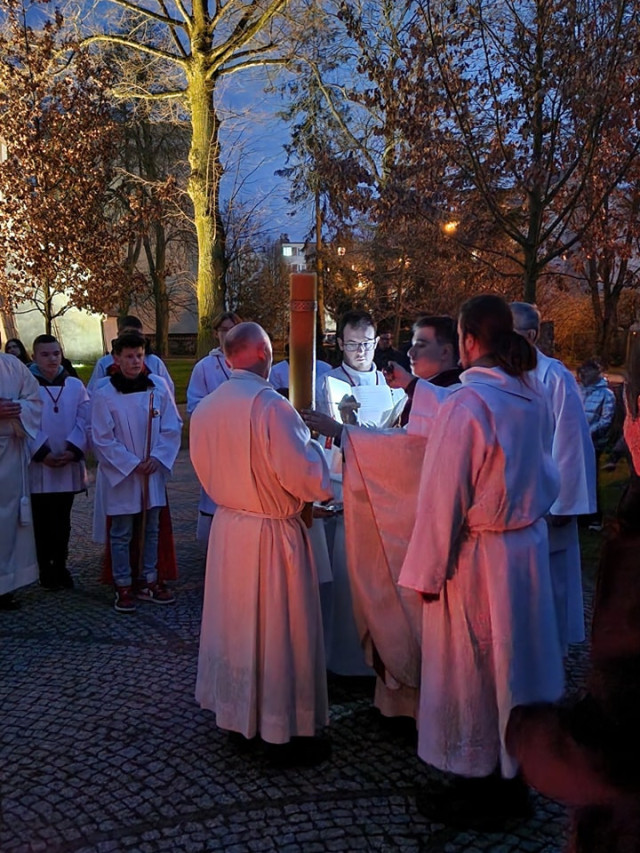  Wigilia Paschalna w Wielką Noc 