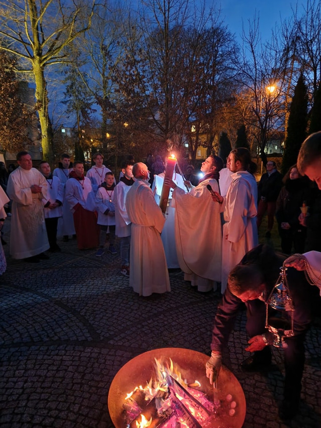  Wigilia Paschalna w Wielką Noc 