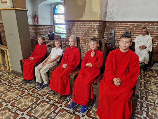  Błogosławieństwo nowych młodszych ministrantów 