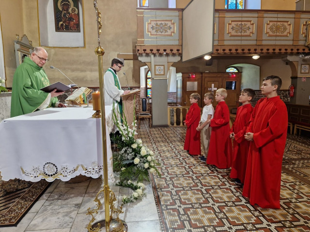  Błogosławieństwo nowych młodszych ministrantów 