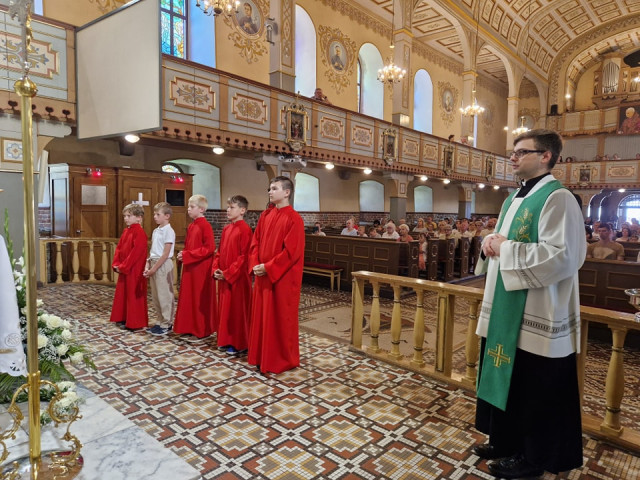  Błogosławieństwo nowych młodszych ministrantów 