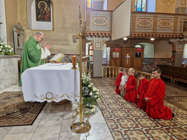  Błogosławieństwo nowych młodszych ministrantów 