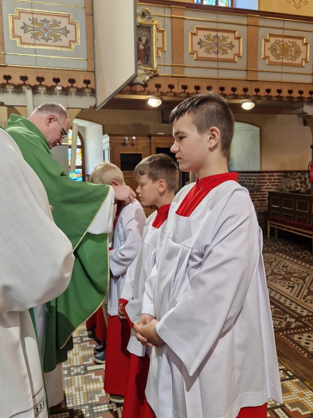  Błogosławieństwo nowych młodszych ministrantów 