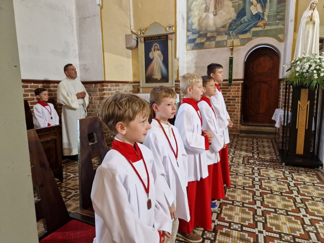  Błogosławieństwo nowych młodszych ministrantów 