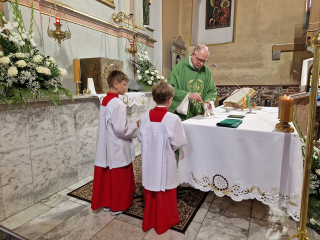  Błogosławieństwo nowych młodszych ministrantów 
