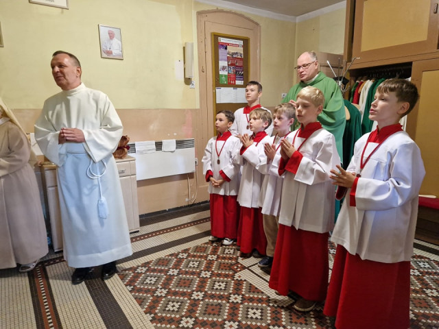  Błogosławieństwo nowych młodszych ministrantów 