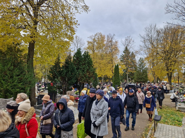  Procesja za zmarłych na nidzickim cmentarzu 