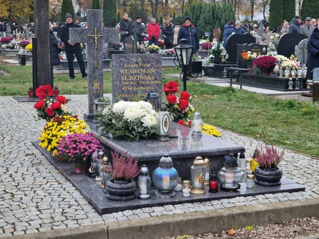  Procesja za zmarłych na nidzickim cmentarzu 