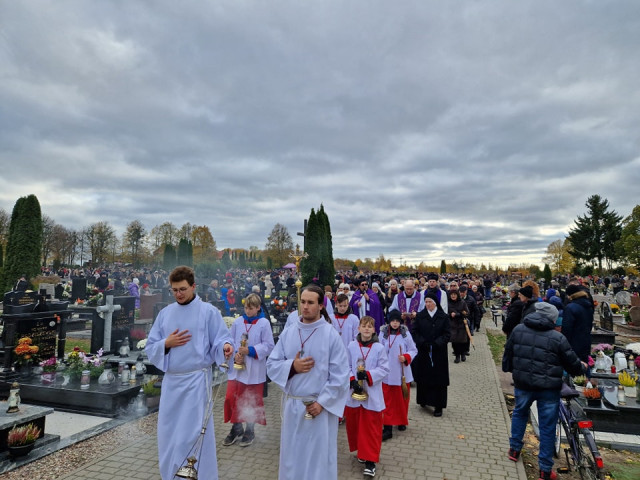 Procesja za zmarłych na nidzickim cmentarzu