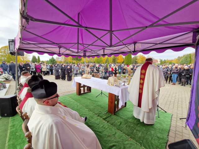  Procesja za zmarłych na nidzickim cmentarzu 