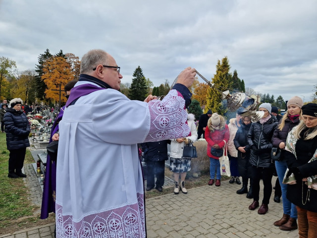  Procesja za zmarłych na nidzickim cmentarzu 